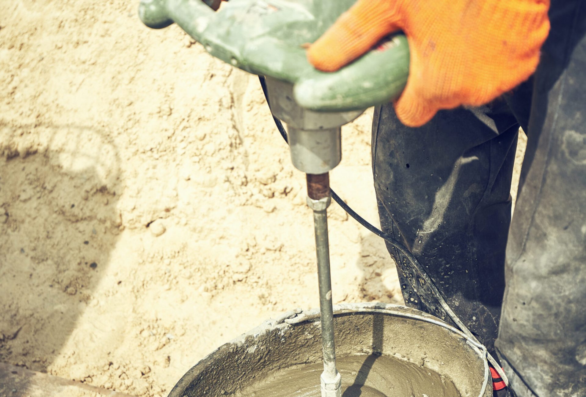 Kneading of cement for construction, solution preparation